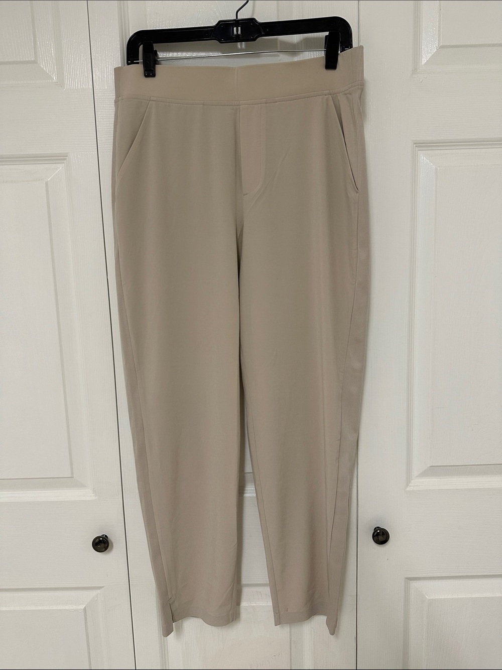 NWOT Athleta Cream Brooklyn Ankle Pants